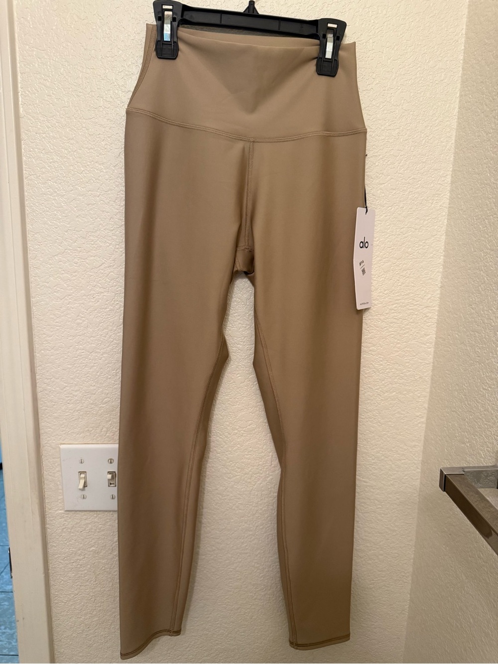 Alo Airlift 7/8 High-Waist Leggings in Gravel